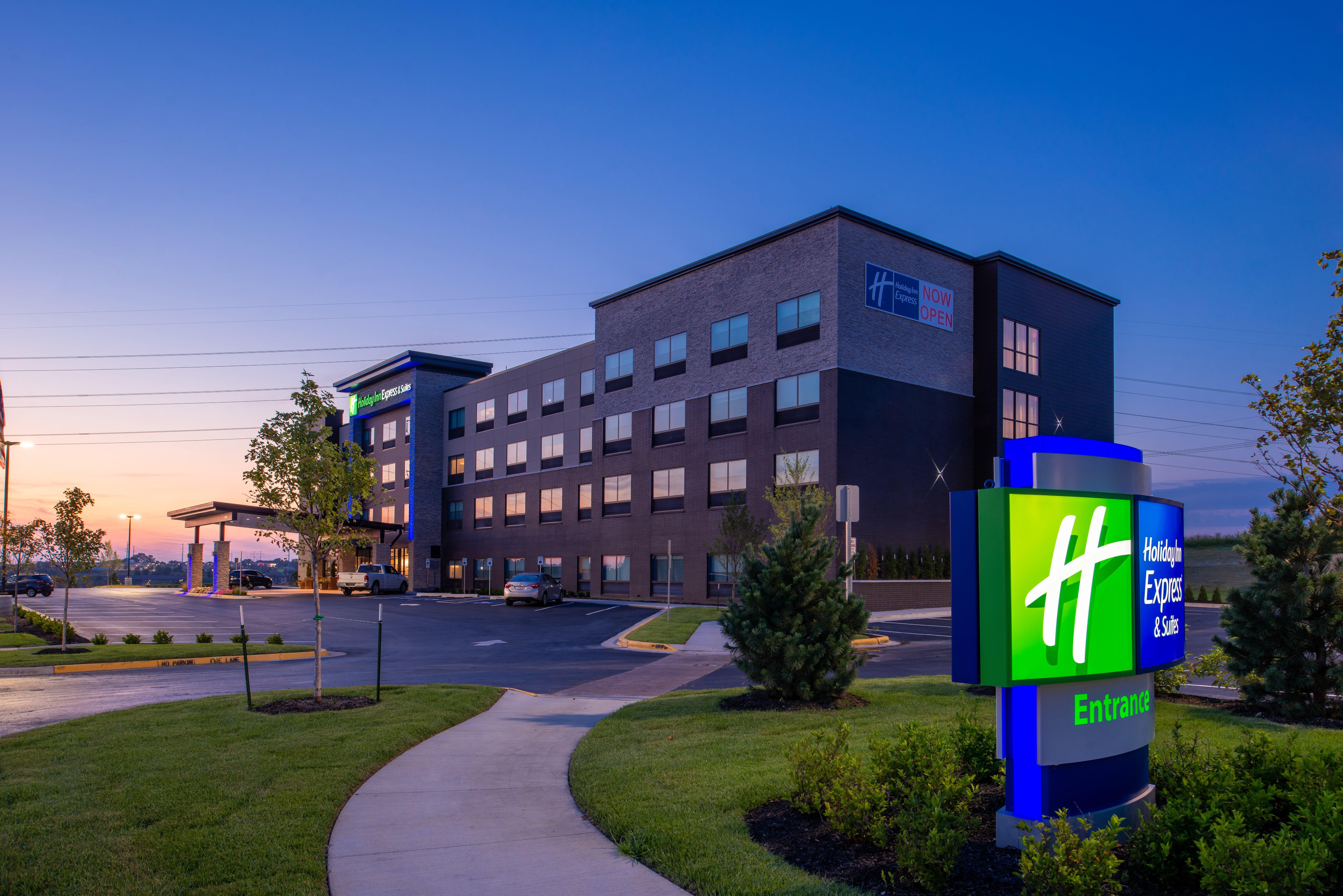 Holiday Inn Express & Suites - Olathe West By Ihg Exterior foto